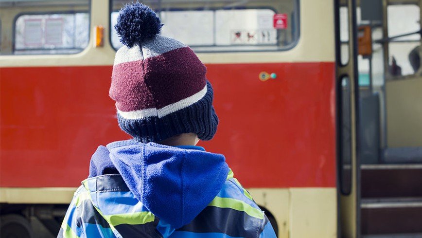 Ишь, расселся: почему взрослые готовы сражаться с детьми за место в общественном транспорте