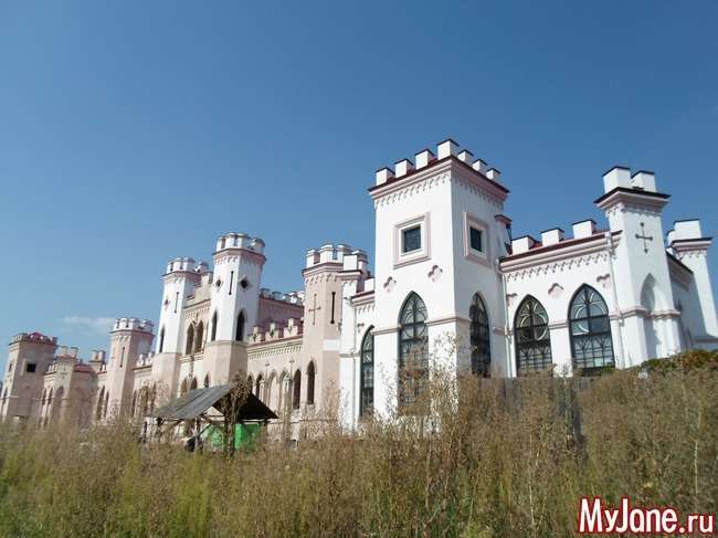 Подорожуємо по Білорусі. Замок Пусловских в Косові
