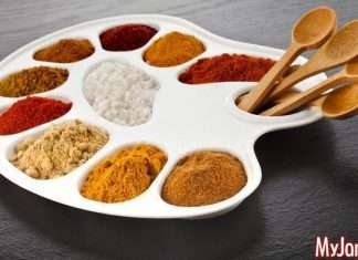 Мускатний горіх і мускатний колір