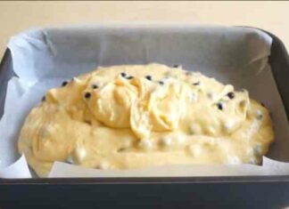 Ягідний пиріг на кефірі, який виходить справжнім шедевром. Дуже бюджетний рецепт