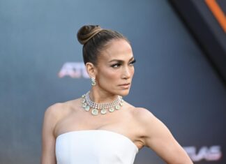 Эхо Измененного «Я»: Лопес Краснеет, Видя Трансформацию Аффлека После Развода