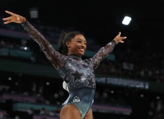 Легенда Не Уходит: Симона Байлз – Между Олимпийским Пламенем и Новыми Вызовами