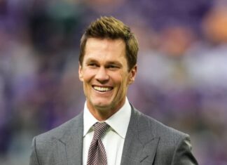 Три мільйони діамантів: коли Легенда НФЛ подарує синові годинник, вартість будинку