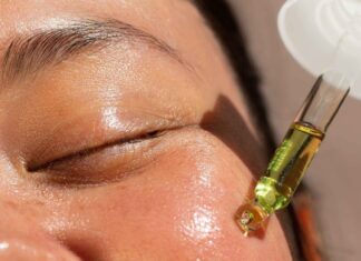 Як використовувати відлущувальні кислоти для яскравої, гладкої та здорової шкіри