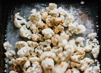 Смажена цвітна капуста з глазур’ю тахіні: рецепт, який сподобається кожному