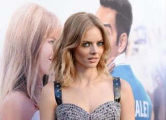 Samara Weaving заново відкриває стиль для вагітних із зухвалими модними образами