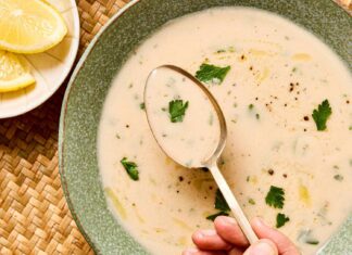 Вершковий суп з білої квасолі та часнику: легкий комфорт у п’яти інгредієнтах