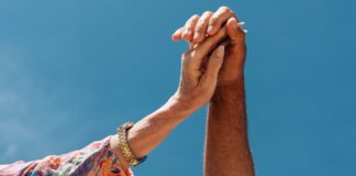 Długowieczność to nie tylko biohakowanie: niesamowita siła relacji