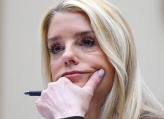 Bondi пішла: Двопартійне полегшення після звільнення генерального прокурора Трампом