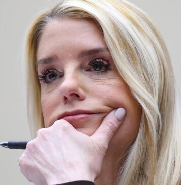 Bondi пішла: Двопартійне полегшення після звільнення генерального прокурора Трампом