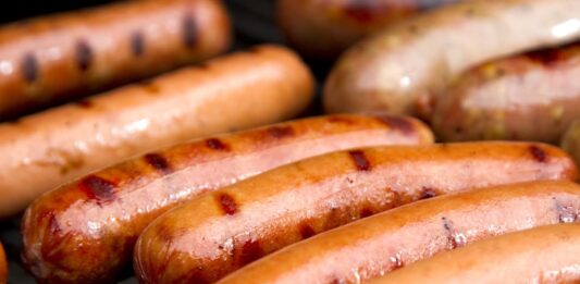 Чому майонез із солоними огірками – це ідеальне доповнення до хот-дог