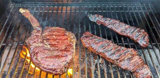 Ulasan Weber Searwood 600: Satu Panggangan Pelet Yang Sebenarnya Membakar Steak