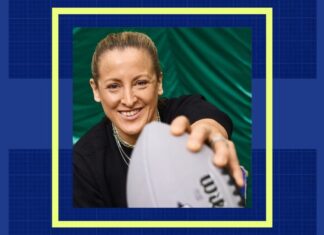 Дівчина, яка повернула прапоровий футбол у школах США