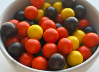 Нові Reese’s Pieces від Hershey’s. Насправді смачні.