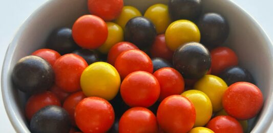 Нові Reese’s Pieces від Hershey’s. Насправді смачні.