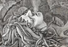 Mengapa wanita memilih tato Medusa: kekuatan, rasa sakit dan perlindungan