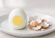 Чому свіжі яйця погано чистяться і як кухарі вирішують цю проблему